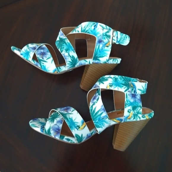 Quipid Tropical Print Peep Toe Stacked Heels - Picture 4 of 5
